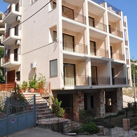 Nikos Hotel And Apartments Саранда Екстер'єр фото