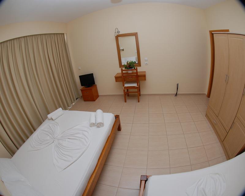 Nikos Hotel And Apartments Саранда Екстер'єр фото
