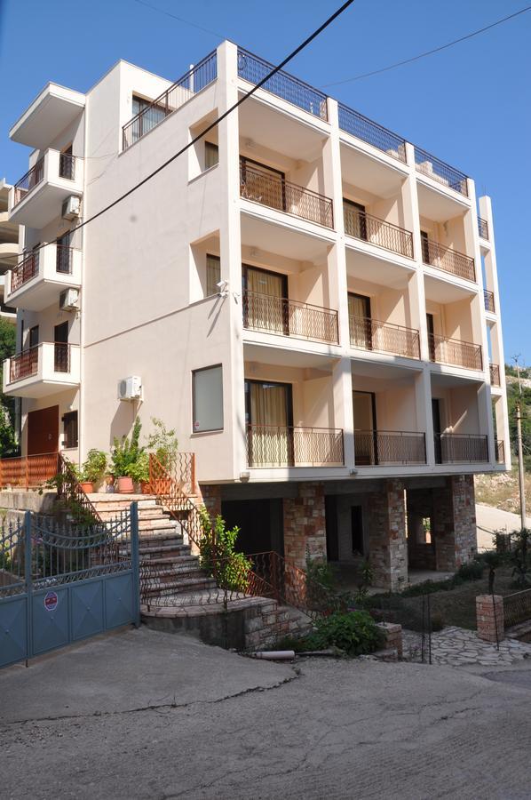 Nikos Hotel And Apartments Саранда Екстер'єр фото