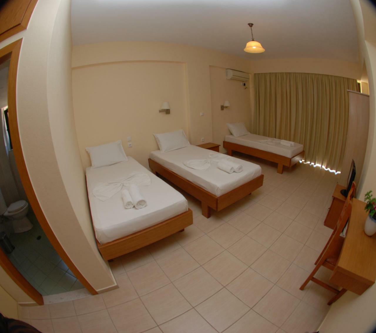 Nikos Hotel And Apartments Саранда Екстер'єр фото