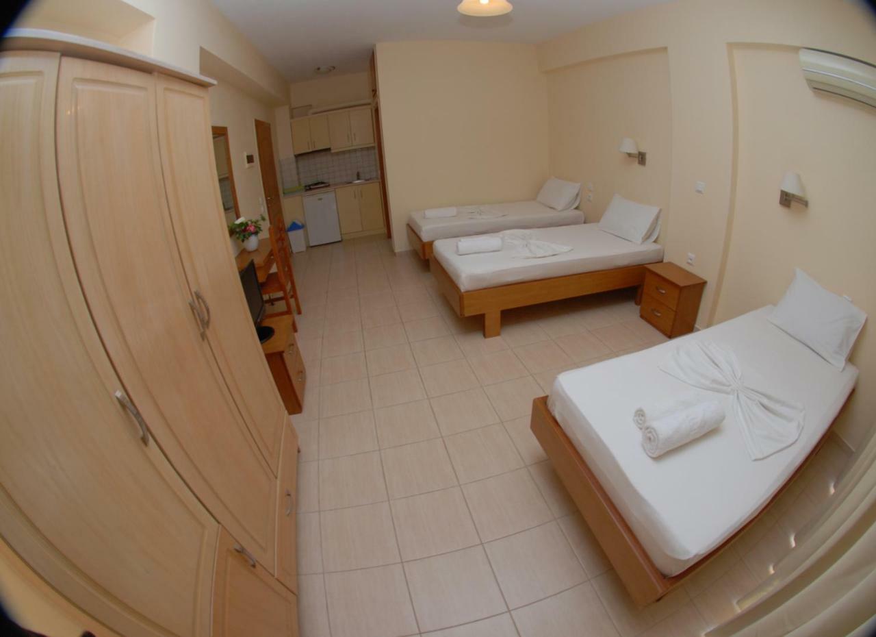 Nikos Hotel And Apartments Саранда Екстер'єр фото