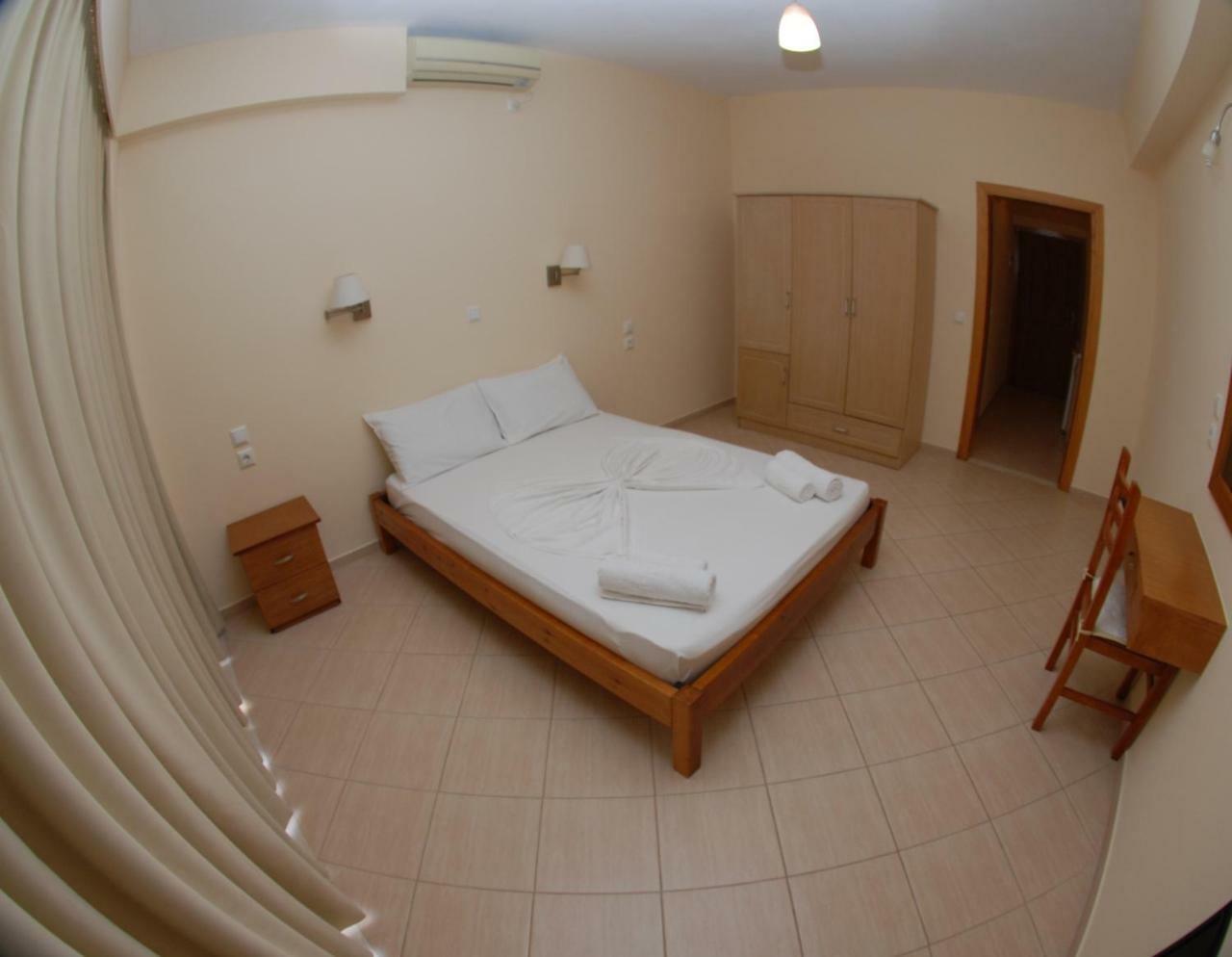 Nikos Hotel And Apartments Саранда Екстер'єр фото