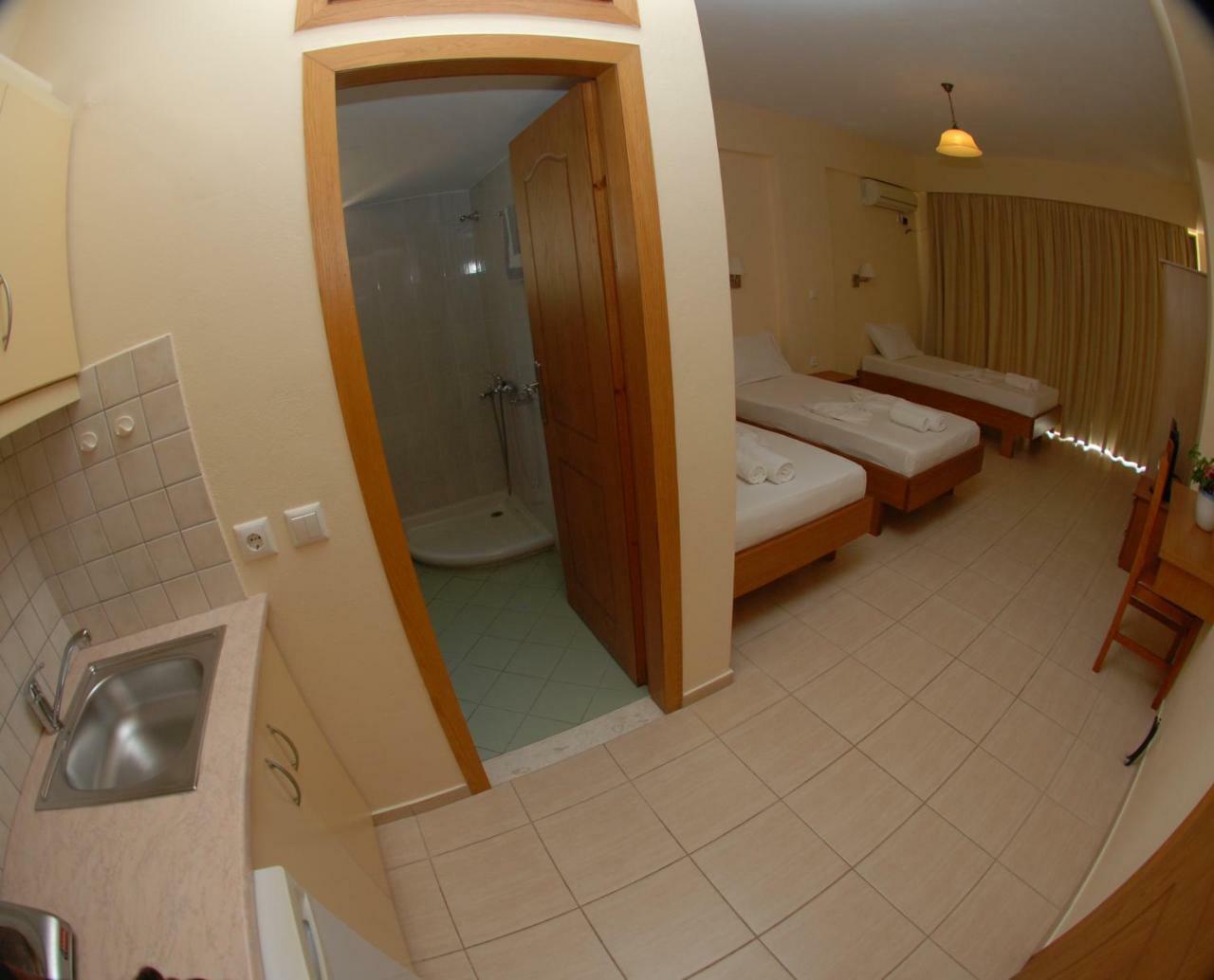 Nikos Hotel And Apartments Саранда Екстер'єр фото