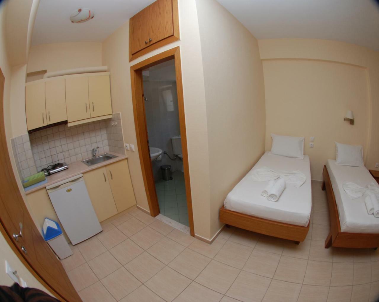 Nikos Hotel And Apartments Саранда Екстер'єр фото