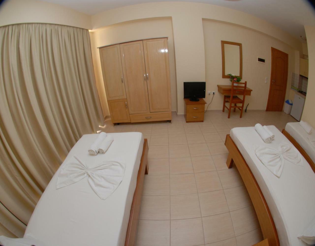 Nikos Hotel And Apartments Саранда Екстер'єр фото
