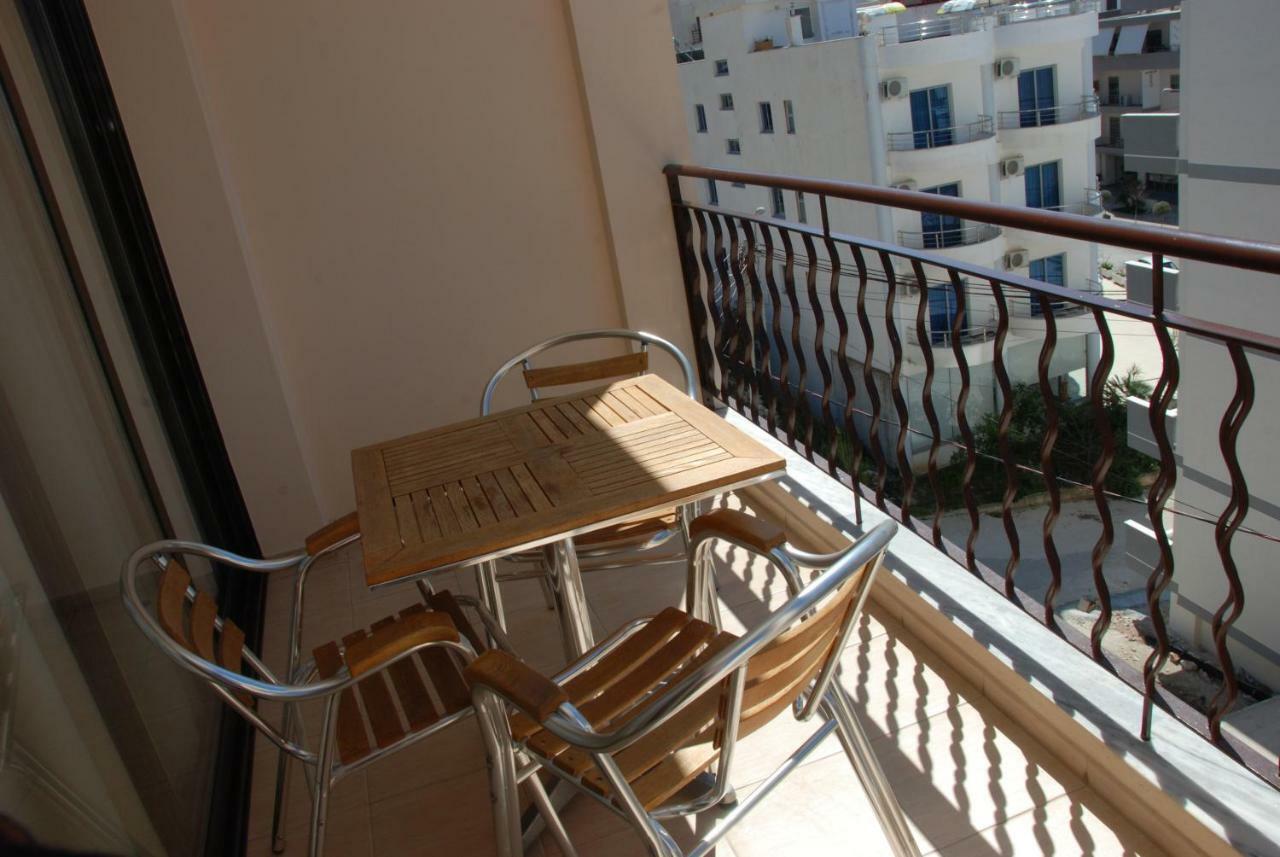 Nikos Hotel And Apartments Саранда Екстер'єр фото