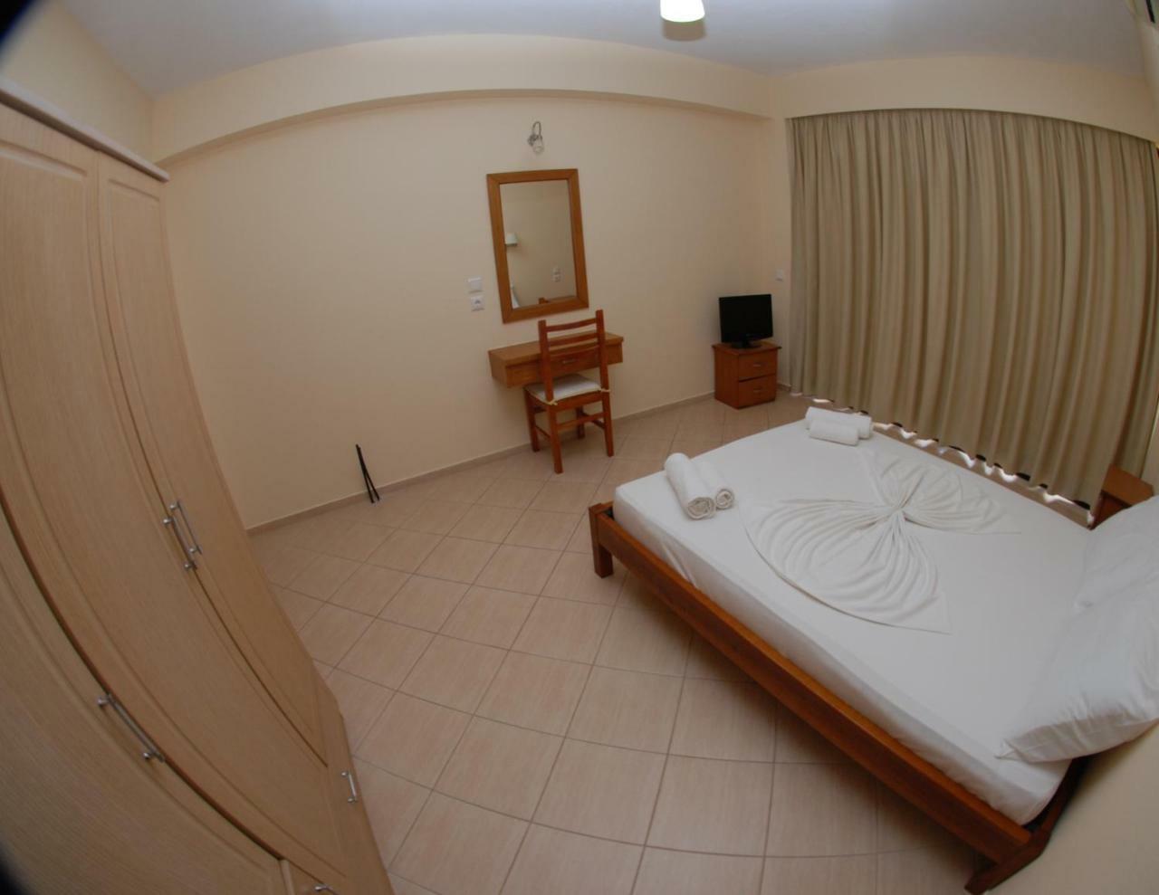 Nikos Hotel And Apartments Саранда Екстер'єр фото