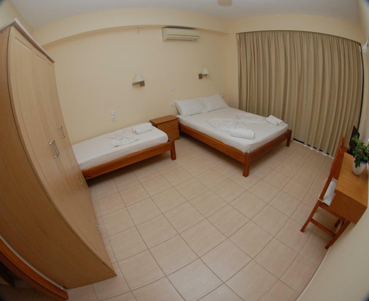 Nikos Hotel And Apartments Саранда Екстер'єр фото