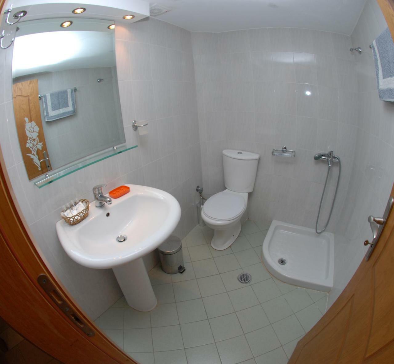 Nikos Hotel And Apartments Саранда Екстер'єр фото