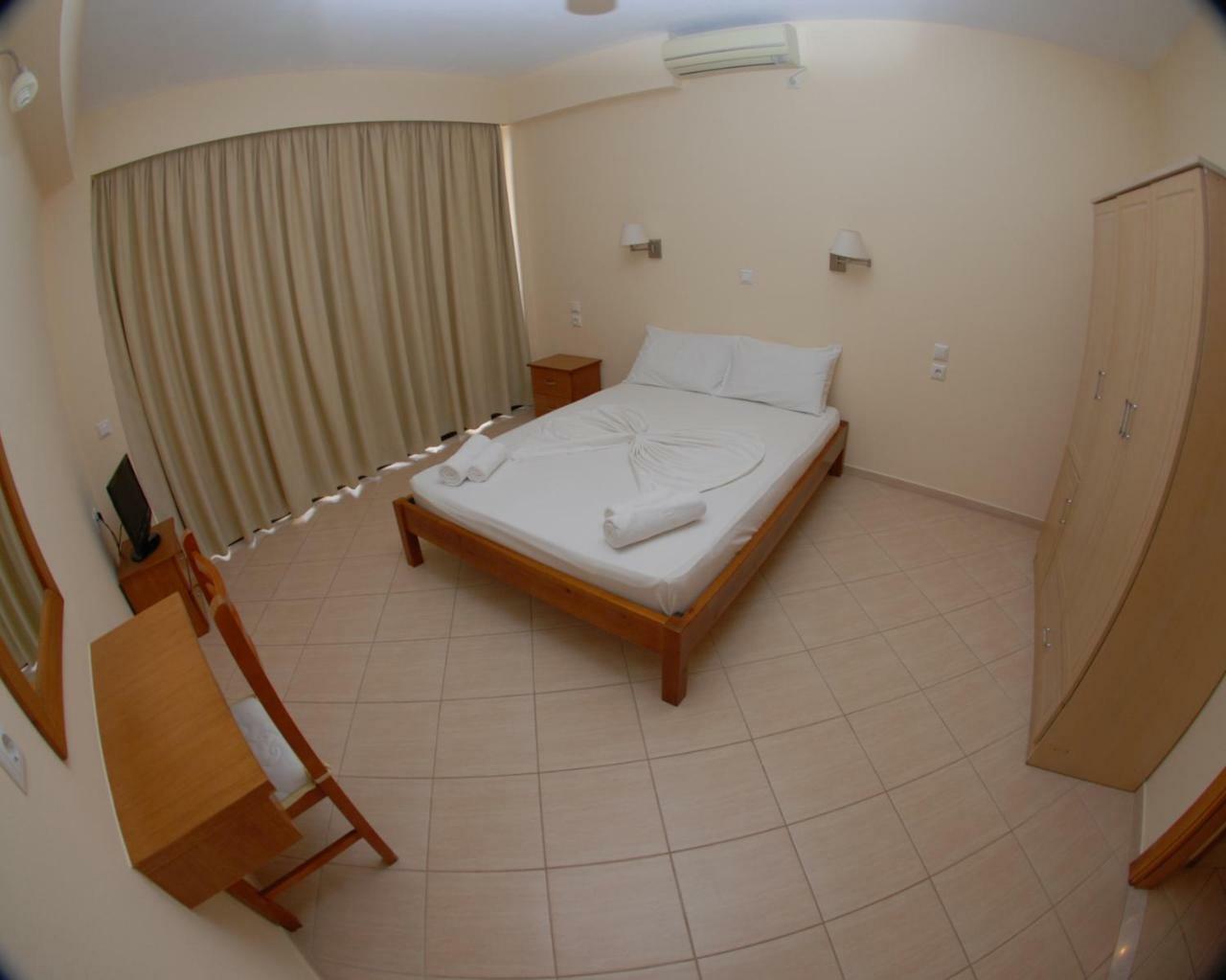 Nikos Hotel And Apartments Саранда Екстер'єр фото